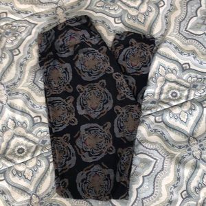 Lularoe Black Tiger OS Leggings